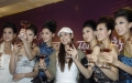 马艳丽图片:“风尚中国”马艳丽2007盛装发布后，马艳丽与众超级名模饮酒庆贺